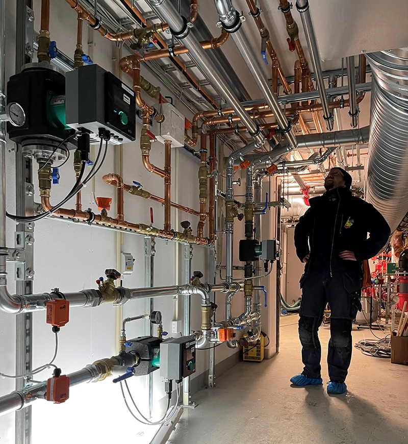 Ønsker du å redusere energikostnadene og forbedre driften av ditt væskebårne energianlegg? Andenæs VVS AS står klar til å hjelpe